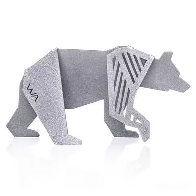 OEM ส่วนผสมโลหะที่กําหนดเอง ลายเซอร์ตัดส่วนบุคคล การบิดทองแดง Origami Bull Sculpture ศิลปะโลหะที่ทันสมัย