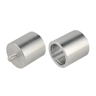 ชิ้นส่วนเครื่องจักร CNC เมอร์เซเดส-เบนซ์ ผลิตด้วยกระบวนการกลึง CNC บนเครื่องกลึง CNC ส่งมอบส่วนประกอบยานยนต์ที่ทนทาน