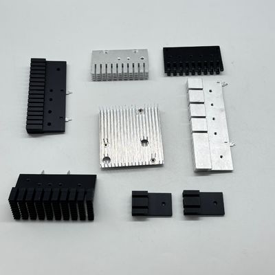 การผลิตโลหะแผ่น โปรไฟล์อัลลูมิเนียมที่กําหนดเอง อุปกรณ์ระบายความร้อน CNC Machining อัลลูมิเนียม extrusion radiator