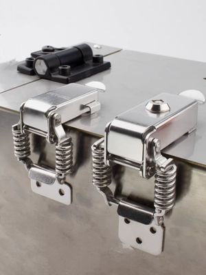การรับรองตามความต้องการ 304 สแตนเลส นุ่มนวลและความอ่อนแอ Toggle Latch With Self Hook สําหรับอุปกรณ์การแพทย์และยานพาหนะ