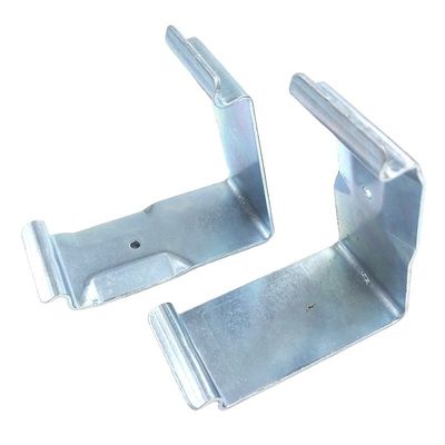 สัญลักษณ์ที่กําหนดเอง ยอมรับ C057 โลหะ stamping 65Mn เหล็ก Zinc Plating Shipping Crate Clips สําหรับกล่องไม้
